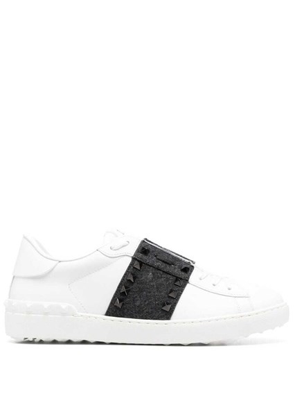 obligatorisk jordnødder ventilator Rockstud Untitled' White and Black Sneakers with Studs Detailing in Leather  Man VALENTINO GARAVANI Price | Gaudenzi Boutique