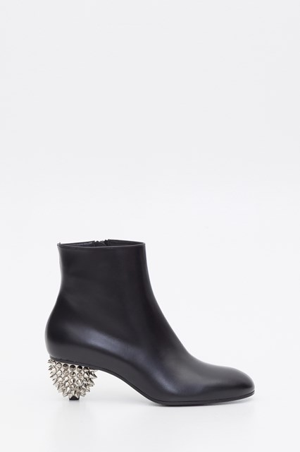 black spiked chelsea boots