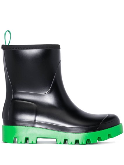 black rubber boots
